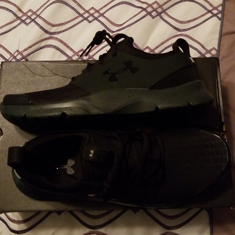 New men's underarmour sneakers